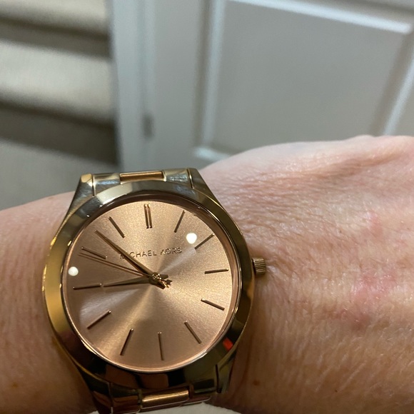 Authentic Michael Kors Rose Gold Ladies Watch - Picture 5 of 6